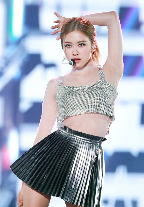 金智秀的月熊是什么品种的狗