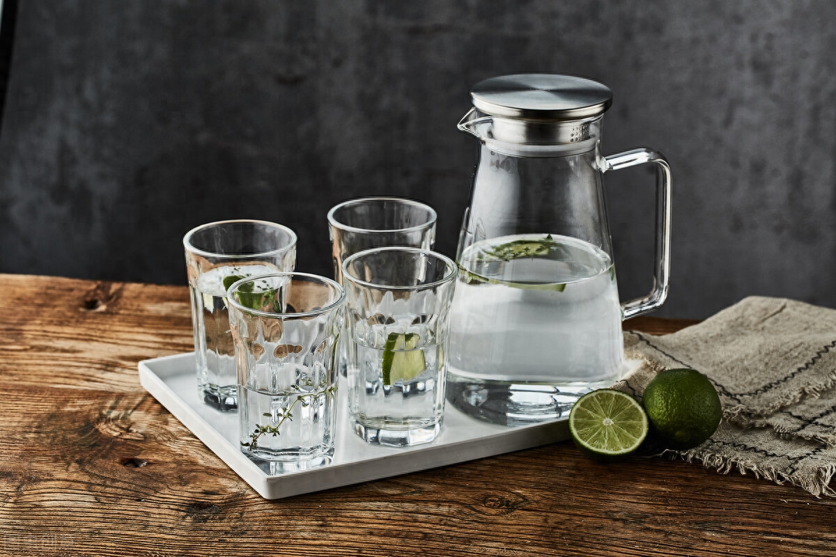 狗狗拉稀像泥浆很臭但精神很好咋办（宠主可以尝试采取以下措施）