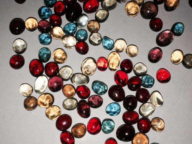 鹦鹉也能烧出舍利子？舍利子并非高僧专属，人工舍利子9块9包邮？